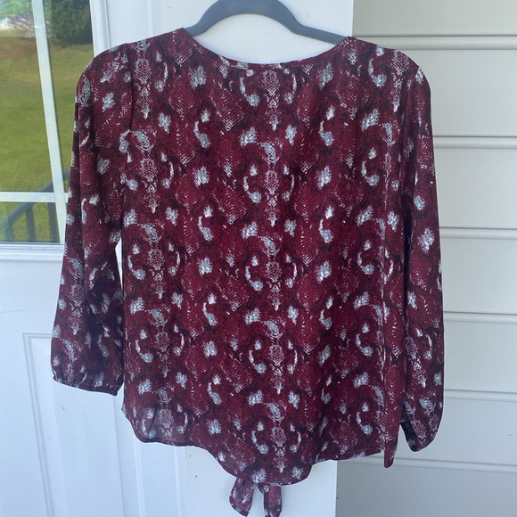 West K Veronica  abstract snake printed Tie  Front 3/4 sleeve Top Small NWOT - Picture 2 of 10